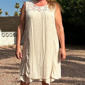 John Paul, Richard, color: cream dress